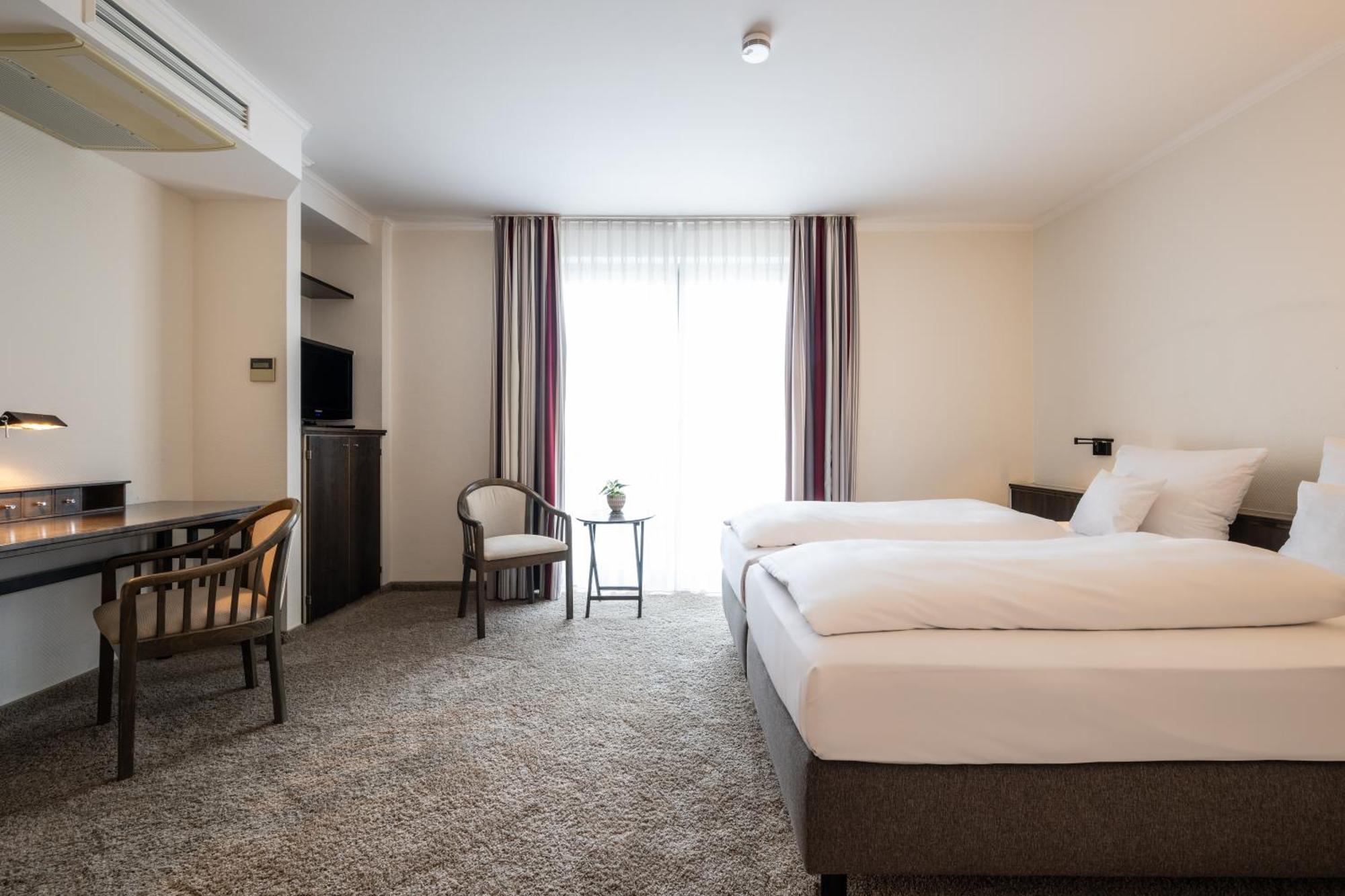 Hotel Herzogspark ヘルツォーゲンアウラッハ エクステリア 写真