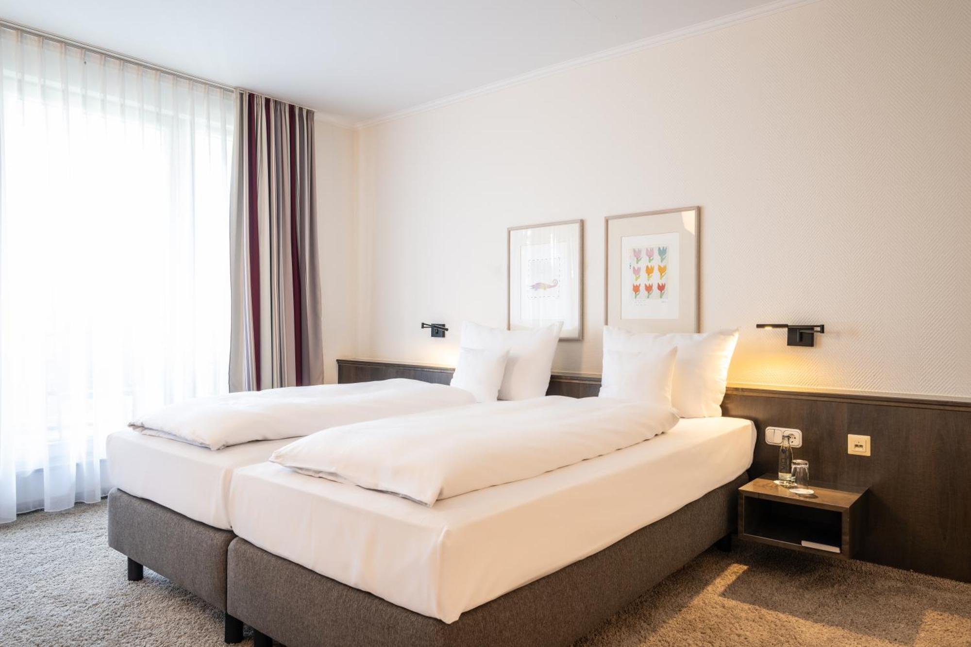 Hotel Herzogspark ヘルツォーゲンアウラッハ エクステリア 写真